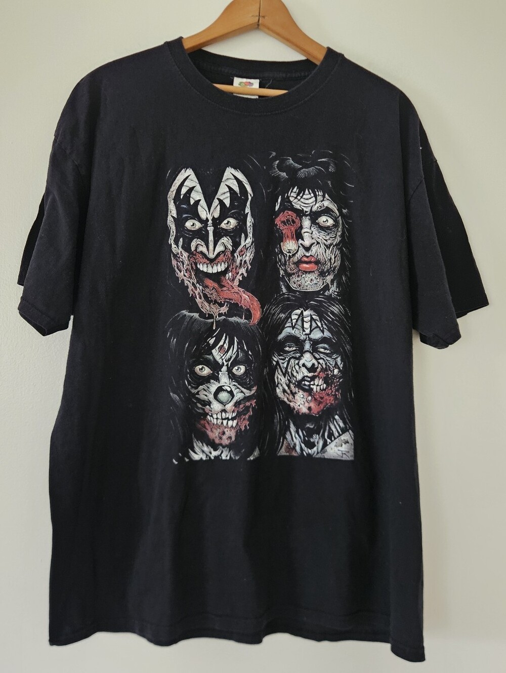 Kiss Zombie Mens T-Shirt XL Fruit of the Loom Halloween Retro Rock Tee Metal